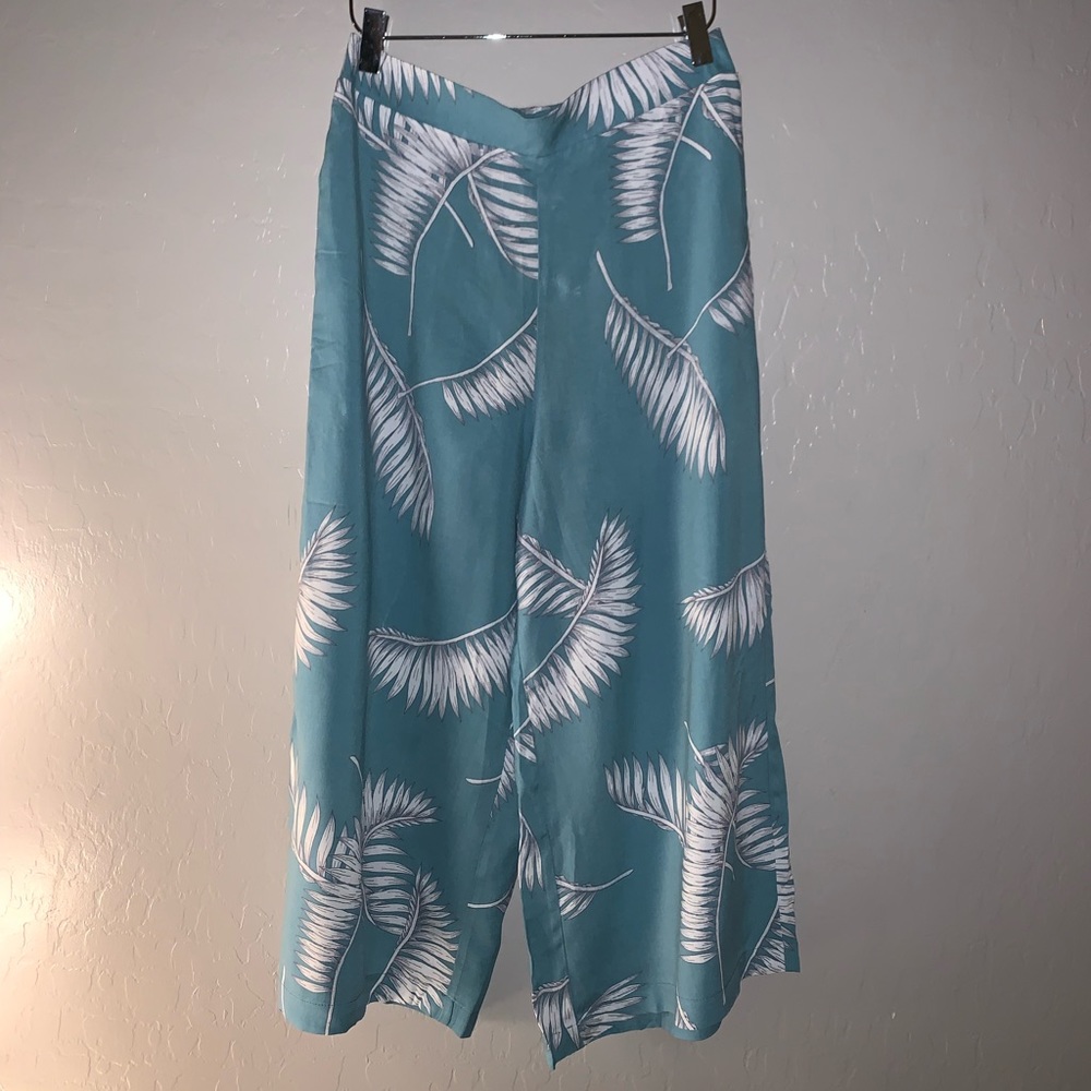 Tropical leaf print culotte pants